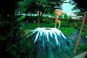 Royal Wonders Hotel
