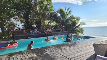 Melo Party Hostel La Barra