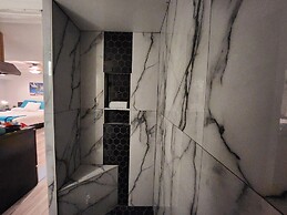 King beds Hot Tub Arcade Luxury Showers