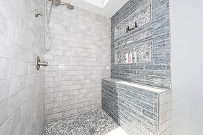 King beds Hot Tub Arcade Luxury Showers