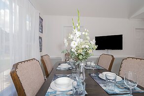 King beds Hot Tub Arcade Luxury Showers