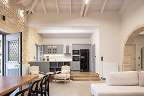 Artemis Apollonas Villa