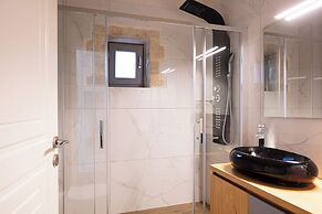 Artemis Apollonas Villa