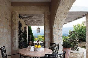 Artemis Apollonas Villa