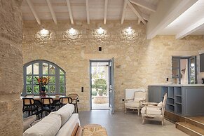 Artemis Apollonas Villa