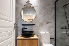 Artemis Apollonas Villa