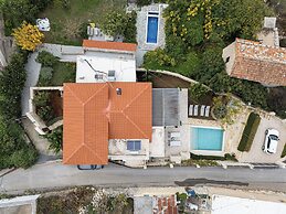 Artemis Apollonas Villa