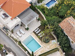 Artemis Apollonas Villa