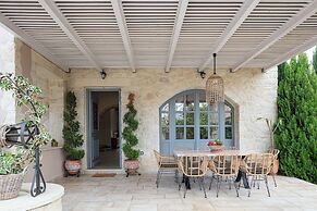 Artemis Apollonas Villa