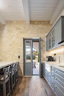 Artemis Apollonas Villa