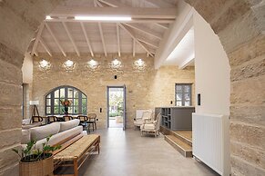 Artemis Apollonas Villa