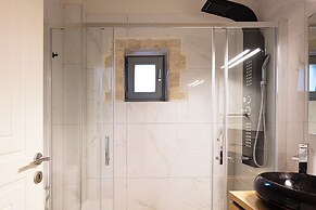 Artemis Apollonas Villa