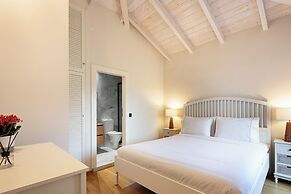 Artemis Apollonas Villa