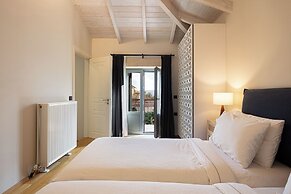 Artemis Apollonas Villa