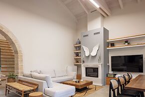 Artemis Apollonas Villa