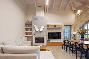 Artemis Apollonas Villa