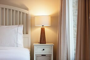 Artemis Apollonas Villa