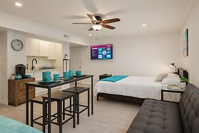 Exec Suite King Bed Hot Tub Gym Laundry