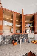 KingBed PetFriendly Washer Dryer Sleep16