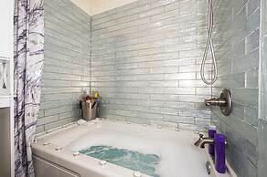 KingBed PetFriendly Washer Dryer Sleep16