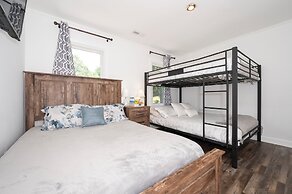 KingBed PetFriendly Washer Dryer Sleep16