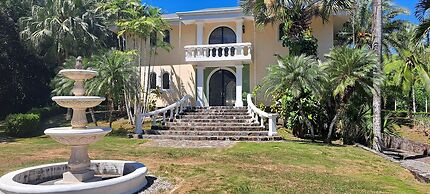 Villa Quebrada Estate