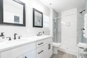 Winston Sleeps 16 - 2 Kitchens Hot Tub