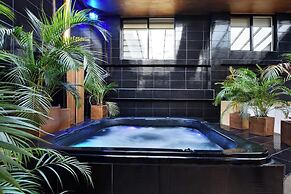 Park Lleras 11br Pool Jacuzzi