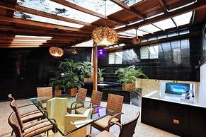 Park Lleras 11br Pool Jacuzzi