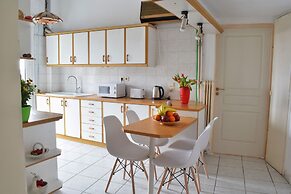 4-bedroom Athens Smart Stay - Base Rate - Extra Customisable