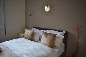 4-bedroom Athens Smart Stay - Base Rate - Extra Customisable