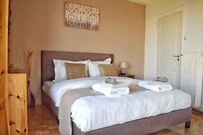 4-bedroom Athens Smart Stay - Base Rate - Extra Customisable
