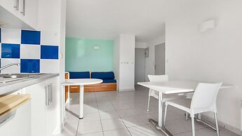Sunny Waterfront Apartment