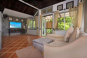 Idyllic Villa Hillside near Big Buddha