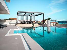 Sunset Serenity Villa With Pool, Gym and Sauna