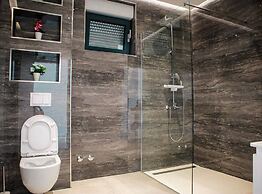 Sunset Serenity Villa With Pool, Gym and Sauna