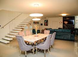 Sunset Serenity Villa With Pool, Gym and Sauna