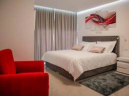 Sunset Serenity Villa With Pool, Gym and Sauna