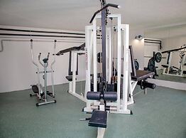 Sunset Serenity Villa With Pool, Gym and Sauna