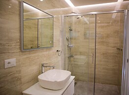 Sunset Serenity Villa With Pool, Gym and Sauna