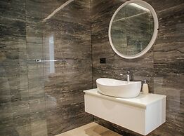 Sunset Serenity Villa With Pool, Gym and Sauna