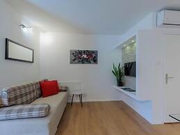 Charming Apartments Tome With Pool