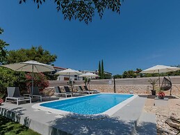 Charming Apartments Tome With Pool