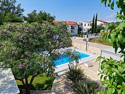 Charming Apartments Tome With Pool