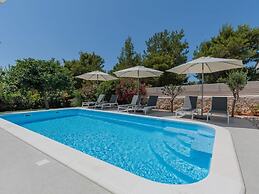 Charming Apartments Tome With Pool