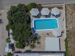 Charming Apartments Tome With Pool