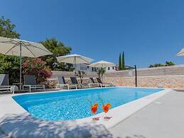 Charming Apartments Tome With Pool