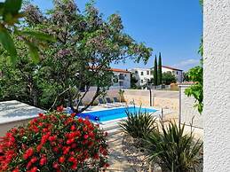 Charming Apartments Tome With Pool