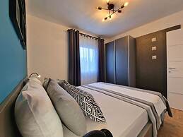 Charming Apartments Tome With Pool