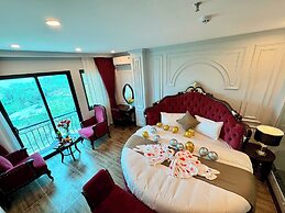 Luxury Hanoi Hotel